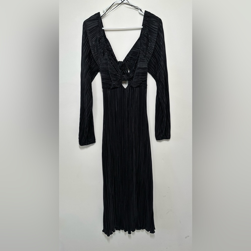 Black Pleated Front Cutout Back Tie
Maternity Midi Dress - Picture 4 of 7